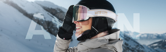 Masque de ski Aspen rose Lunettes Pour Tous porté par une femme en montagne