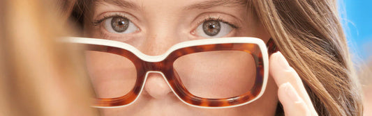 Monture de lunettes géométrique oversize écaille avec contour blanc – tendance mode chez Lunettes Pour Tous