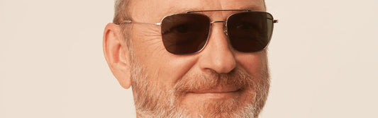 Homme avec lunettes de soleil masculines aviateur cat 3