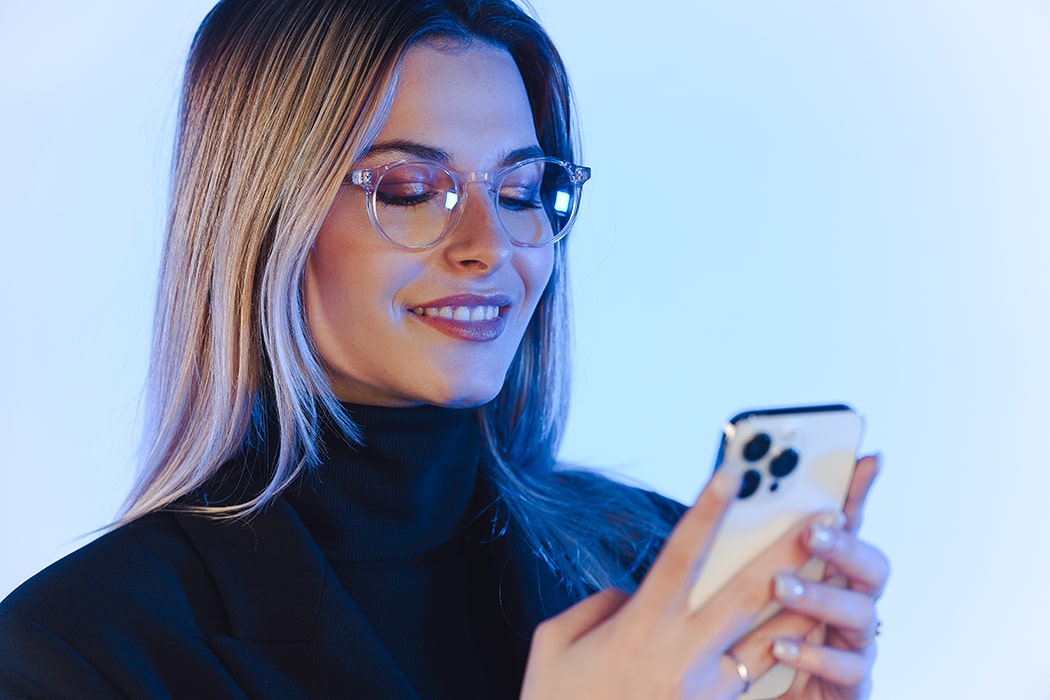 Lumière bleue, protection UV, anti-reflets… nos conseils pour bien choisir  ses verres de lunettes : Femme Actuelle Le MAG
